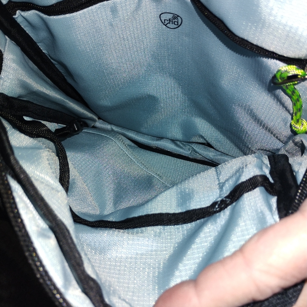 Travelon Anti Theft Greenlander Small Crossbody - Picture 6 of 13